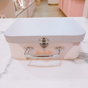 Caja gris tipo cofre