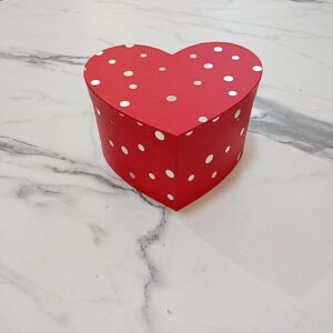 Caja Forma de Corazón Con Puntos
