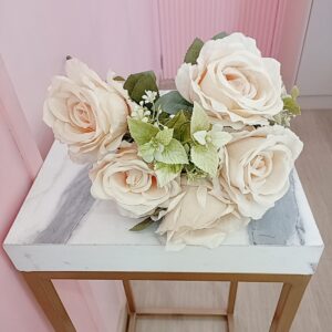 Ramo de Flores Blancas Artificiales