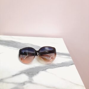 Gafas con detalles de brillantes