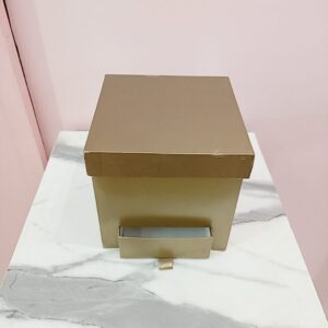 Caja Cuadrada Dorada