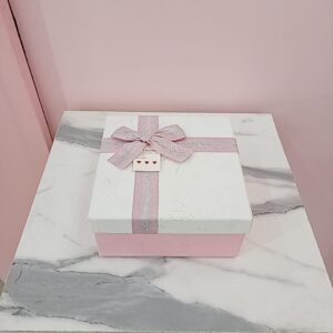 Caja Blanca y Rosada con Lazo Med