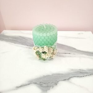 Vela menta de bolitas con flores