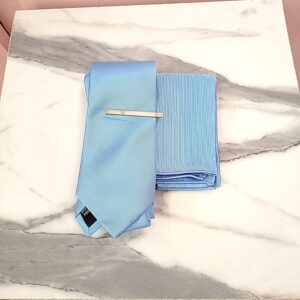 Corbata celeste con pañuelo