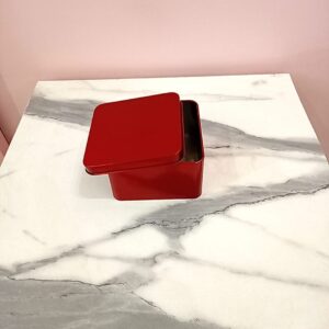 Contenedor cuadrado rojo con tapa