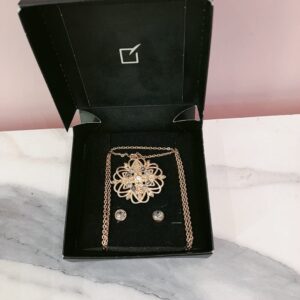Cadena y Aretes