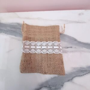 Bolsa de Arpilleria con Encaje Blanco