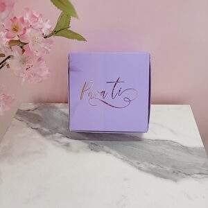 Caja morada pequeña