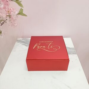 Caja mediana metalizada roja