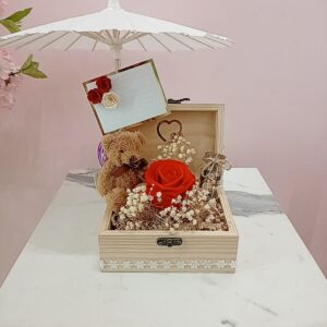 Arreglo caja con sombrilla