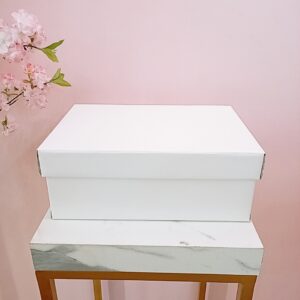 Caja blanca cuadrada grade