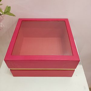 Caja roja con ventana