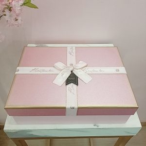 Caja rosada med. con lazo